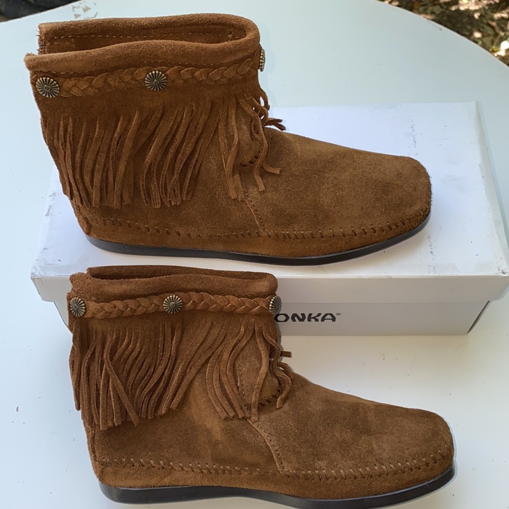AUTH NIB MINNETONKA Hi-Top Back Zip Boot Dusty